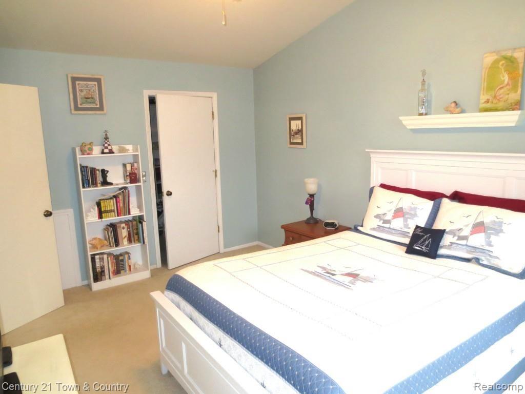 80 Pine Tree Ridge, Unit 32 Waterford, MI 48327 - Photo 12 of 26 Large Master Bedroom with Cathedral Ceilings