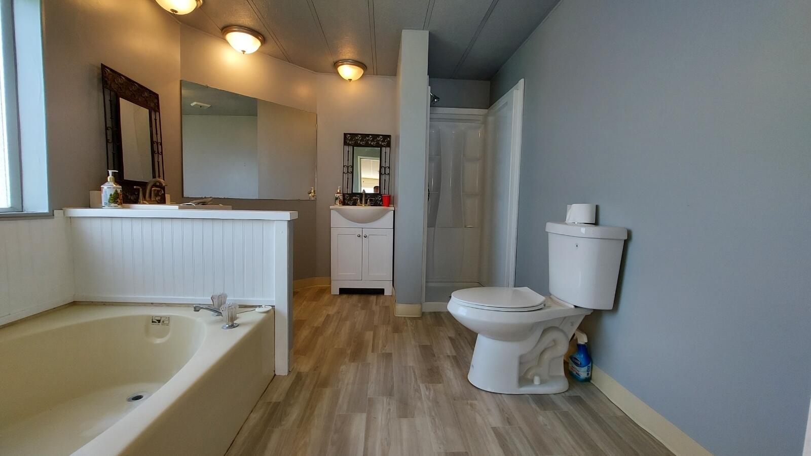 9728 Ben Kerns Road Klamath Falls, OR 97601 - Photo 26 of 58 Primary Bath