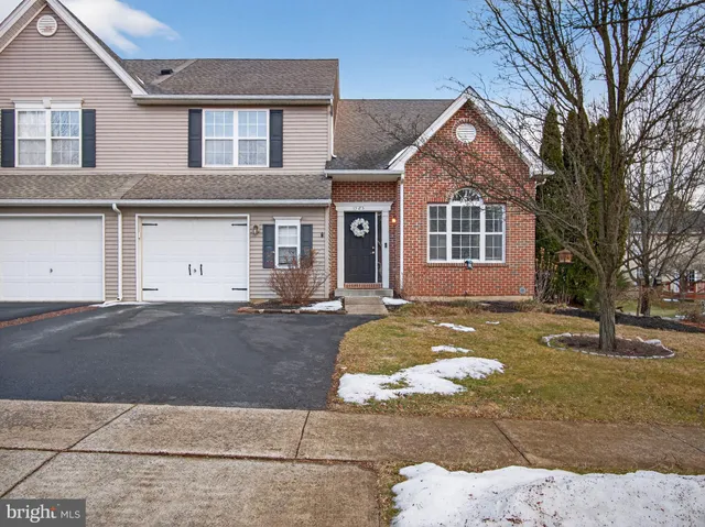 $429,500 | 1525 Cambridge Drive, Macungie, PA 18062