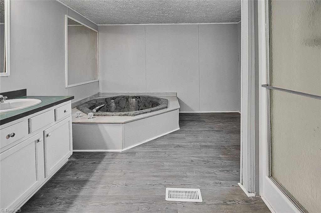 1614 Manorview Road Asheboro, NC 27205 - Photo 28 of 39 Gallery Image 28