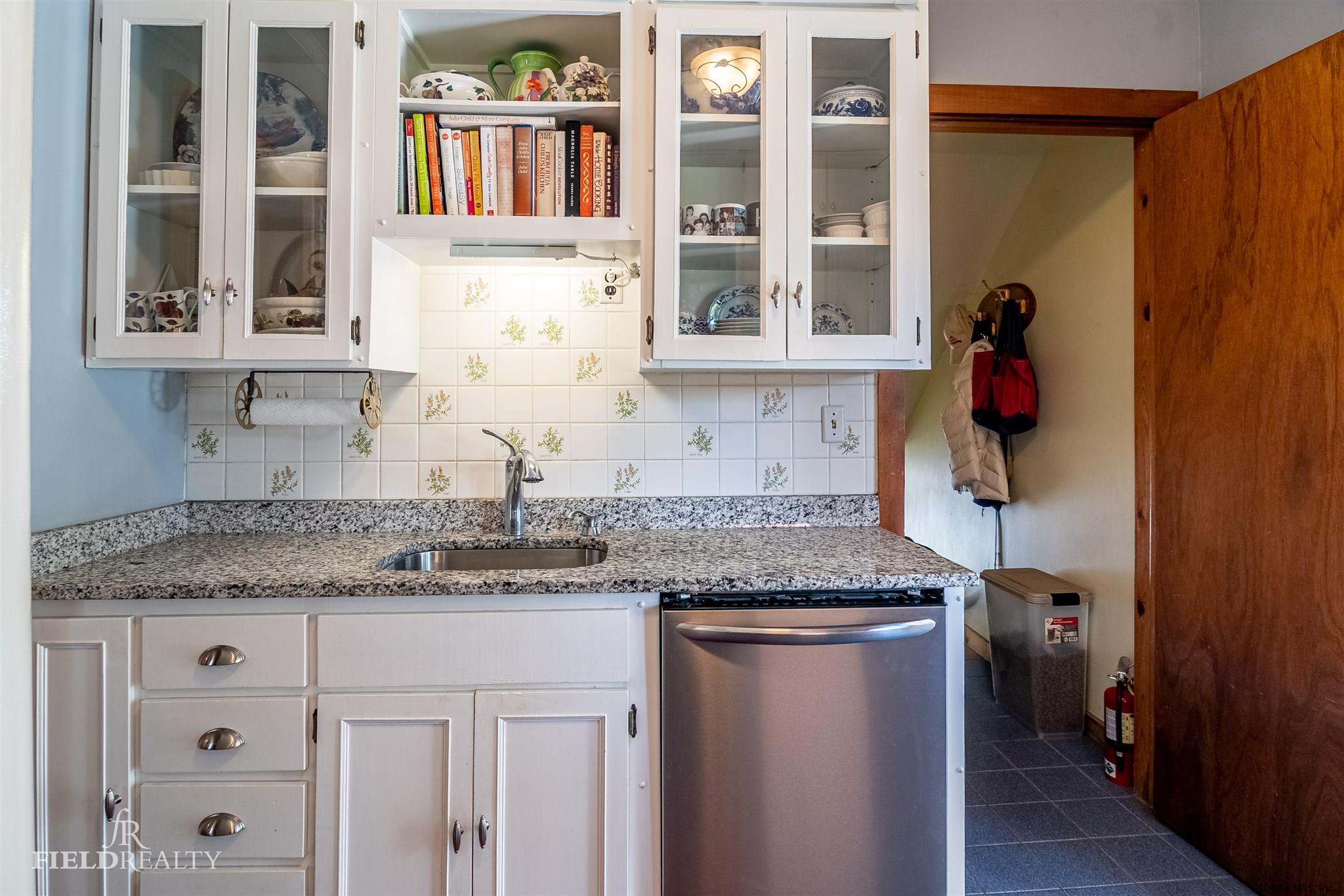 326 Watervliet Shaker Road Colonie, NY 12189 - Photo 11 of 37 Photo 11