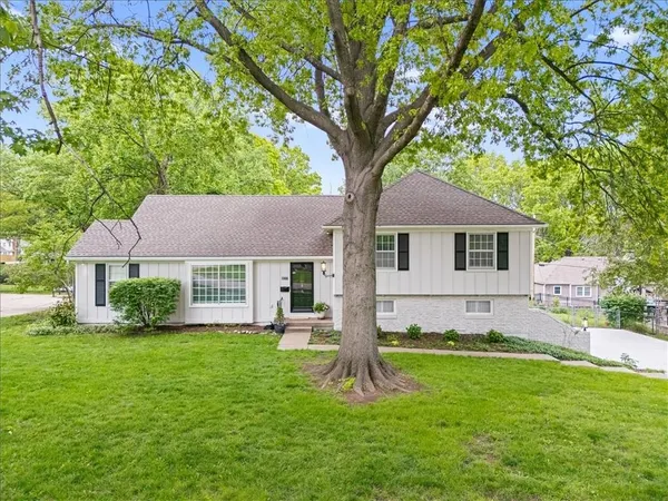 $359,900 | 106 East 115th Street, Kansas City, MO 64114