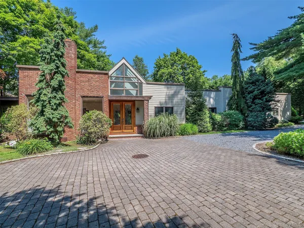 $14,000 | 3 West Drive, Manhasset, NY 11030