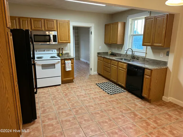 $2,200 | 594 Yadkin Road, Southern Pines, NC 28387