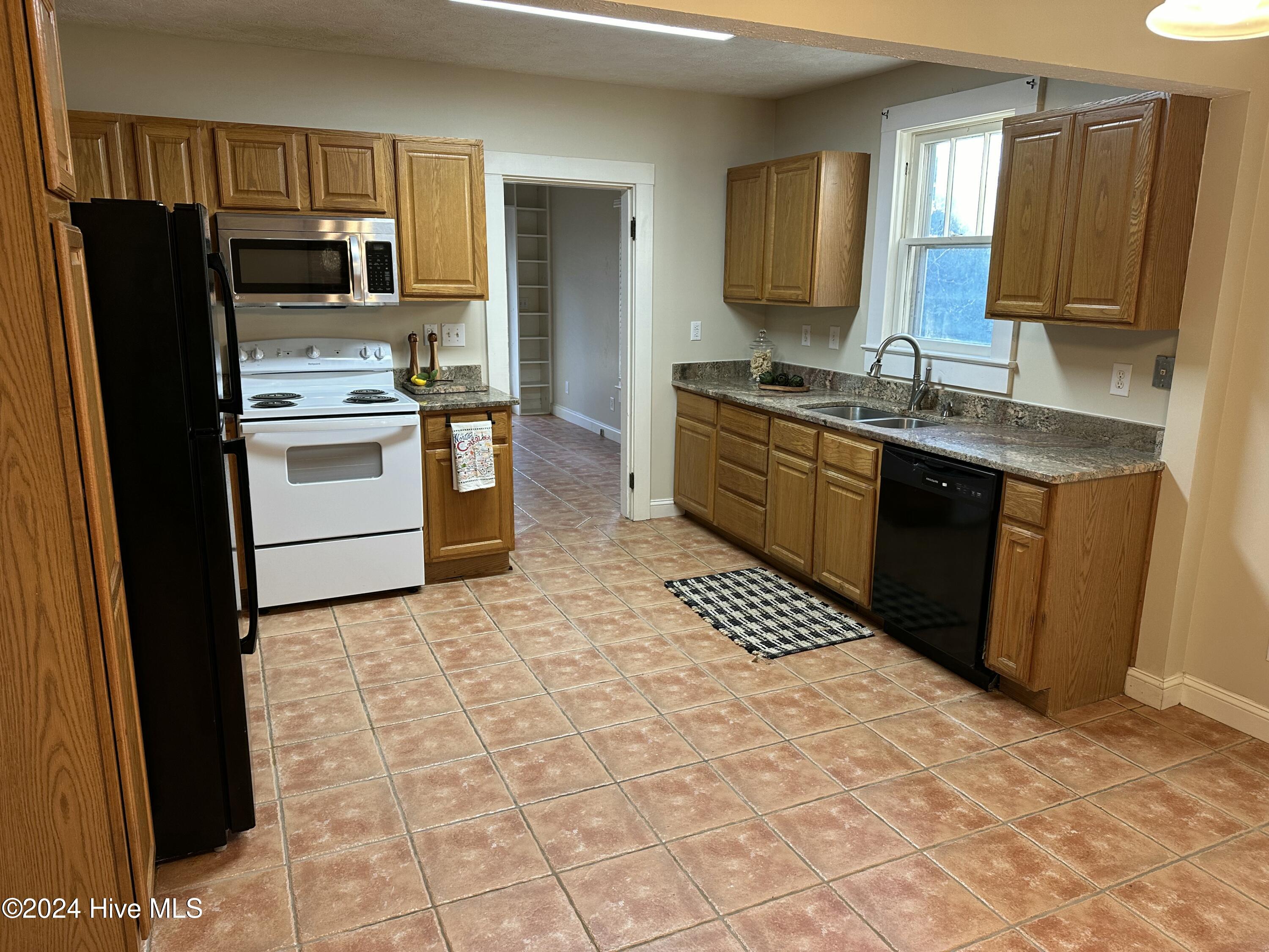 594 Yadkin Road Southern Pines, NC 28387 - Photo 17 of 43 IMG_2668