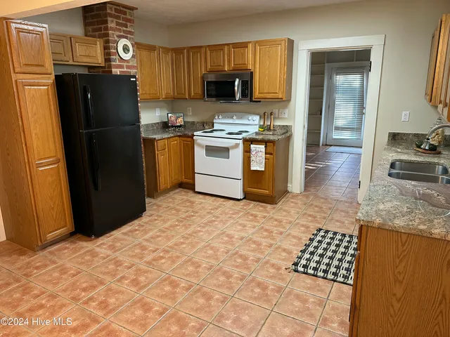 $2,200 | 594 Yadkin Road, Southern Pines, NC 28387