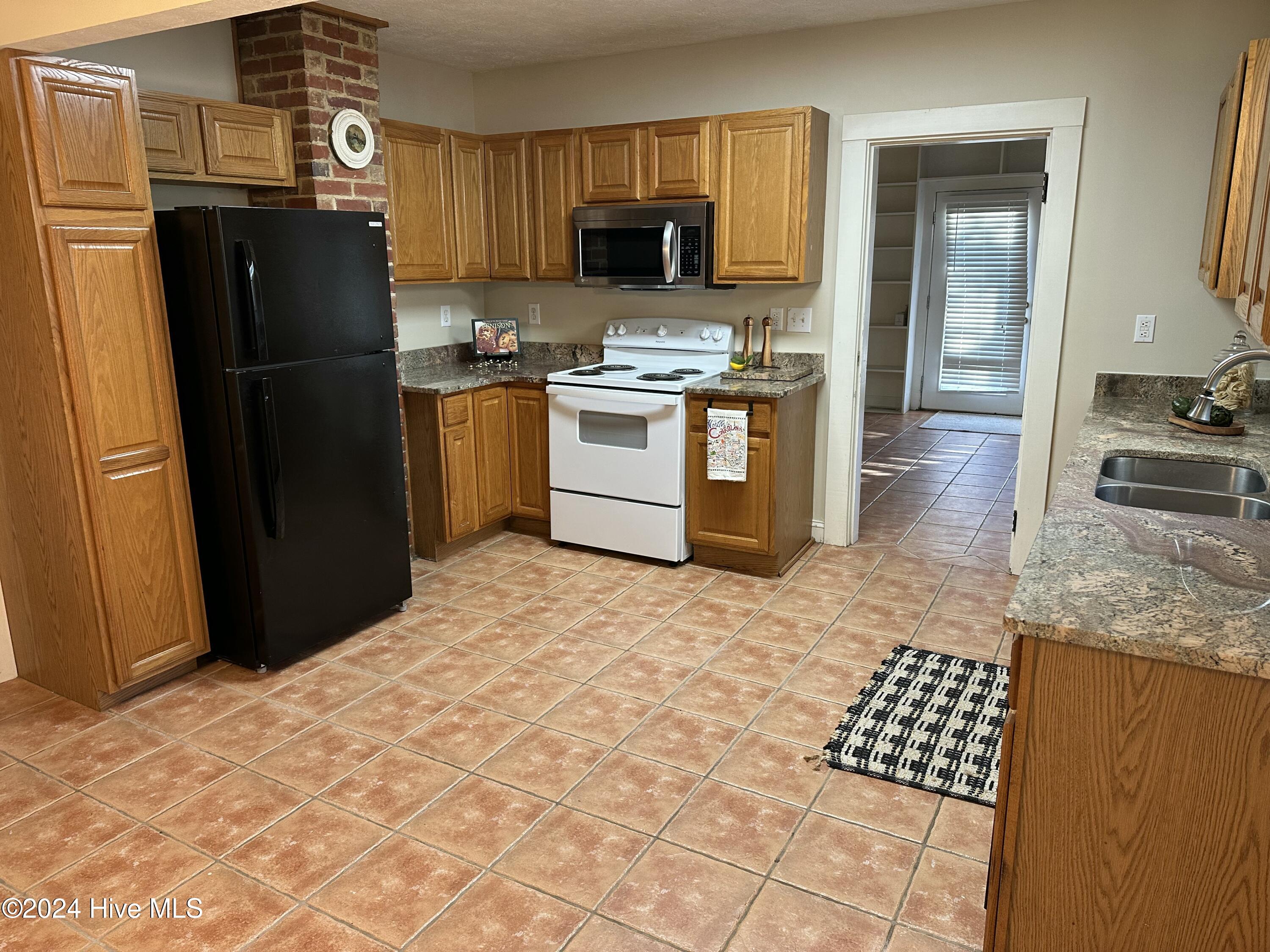 594 Yadkin Road Southern Pines, NC 28387 - Photo 18 of 43 IMG_2669