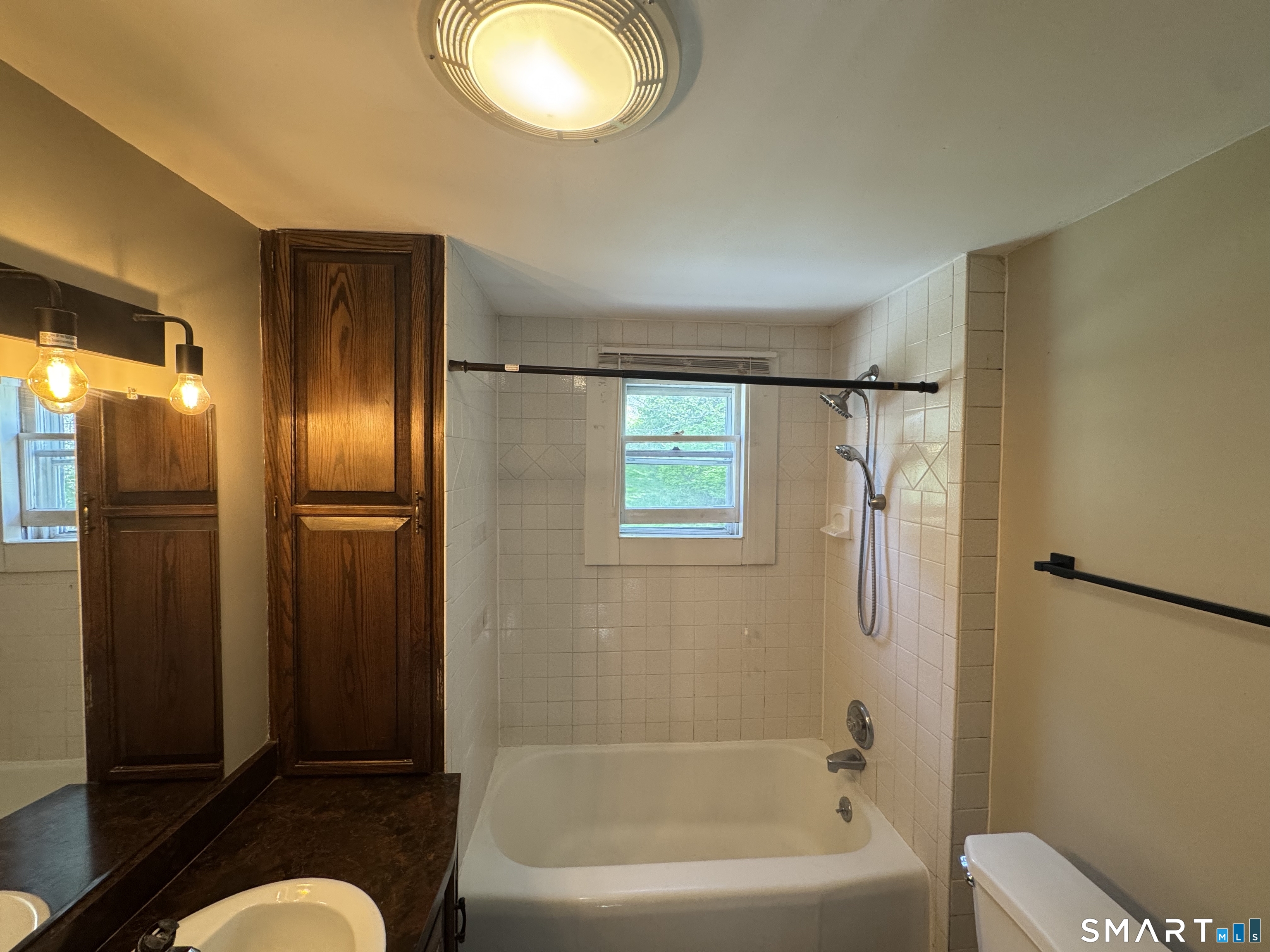2192 Waterbury Road Cheshire, CT 06410 - Photo 5 of 19