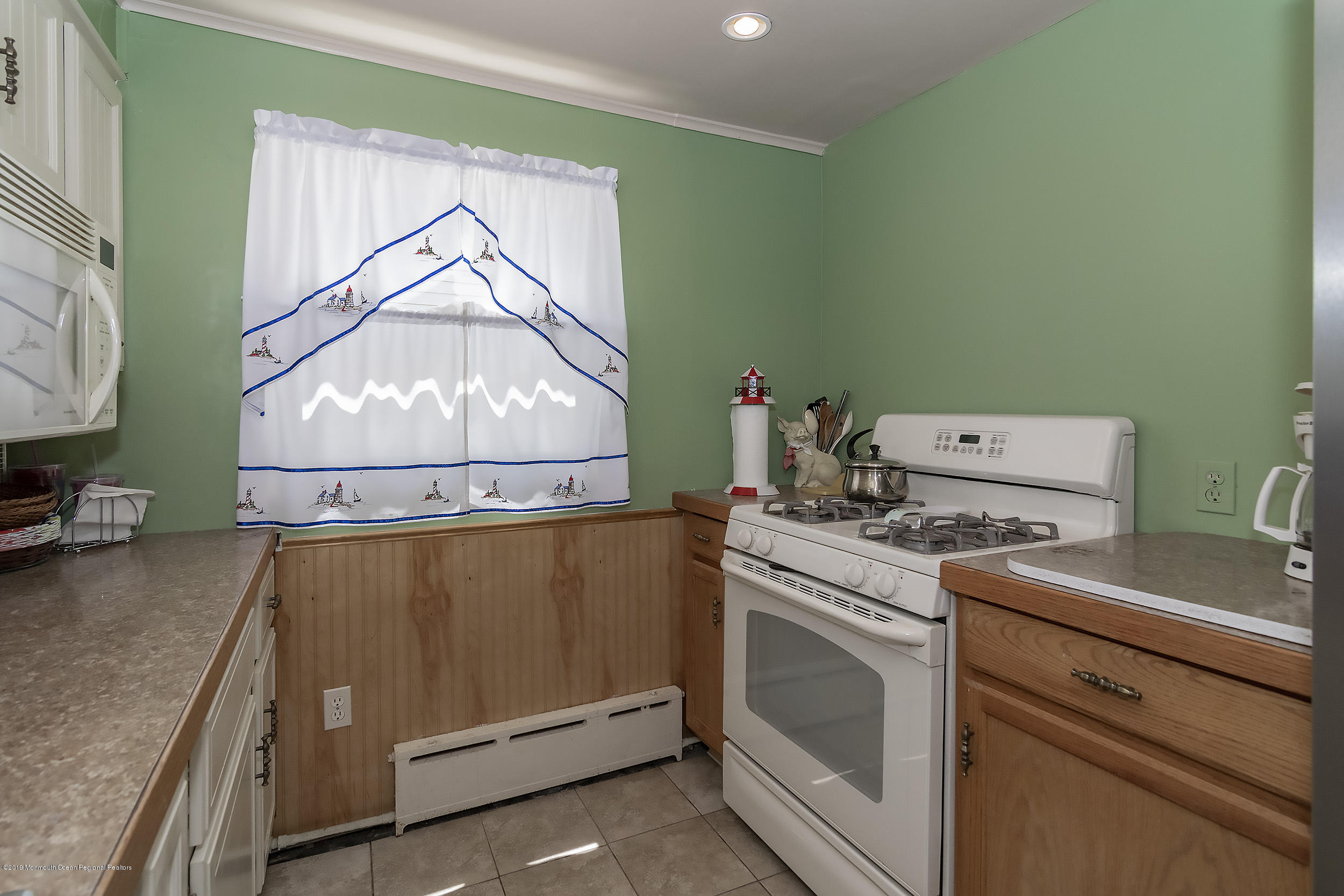 28 Cable Road Waretown, NJ 08758 - Photo 9 of 27 Kitchen2