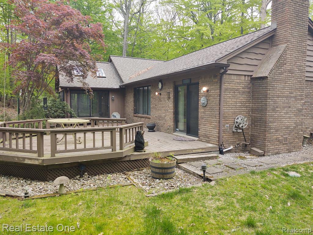 8841 Foster Road Clarkston, MI 48346 - Photo 16 of 19