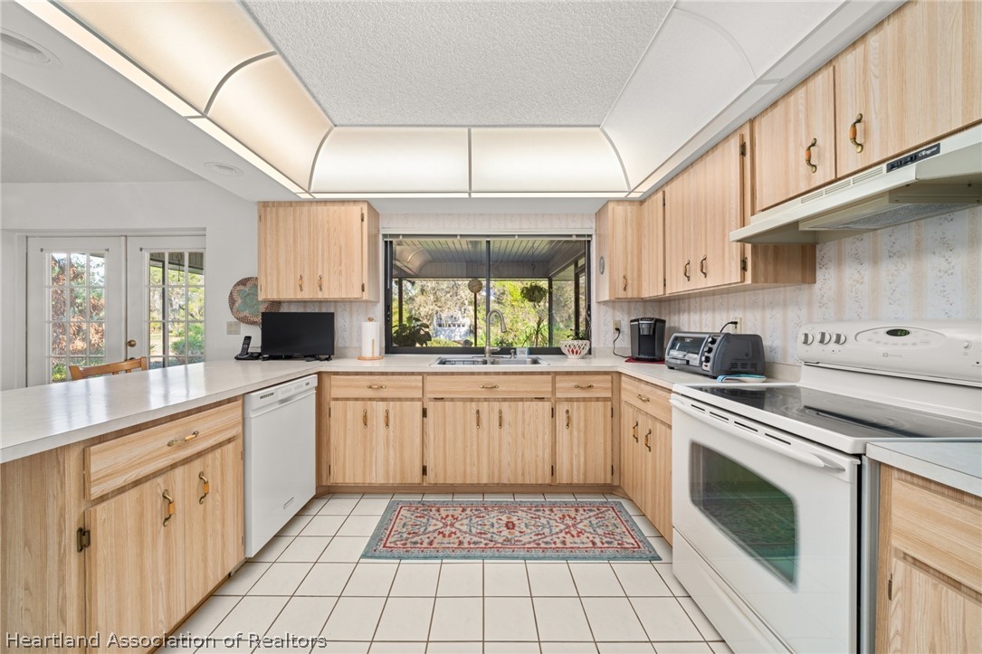 5802 Golden Road Sebring, FL 33875 - Photo 12 of 37 a kitchen with a cabinets and window