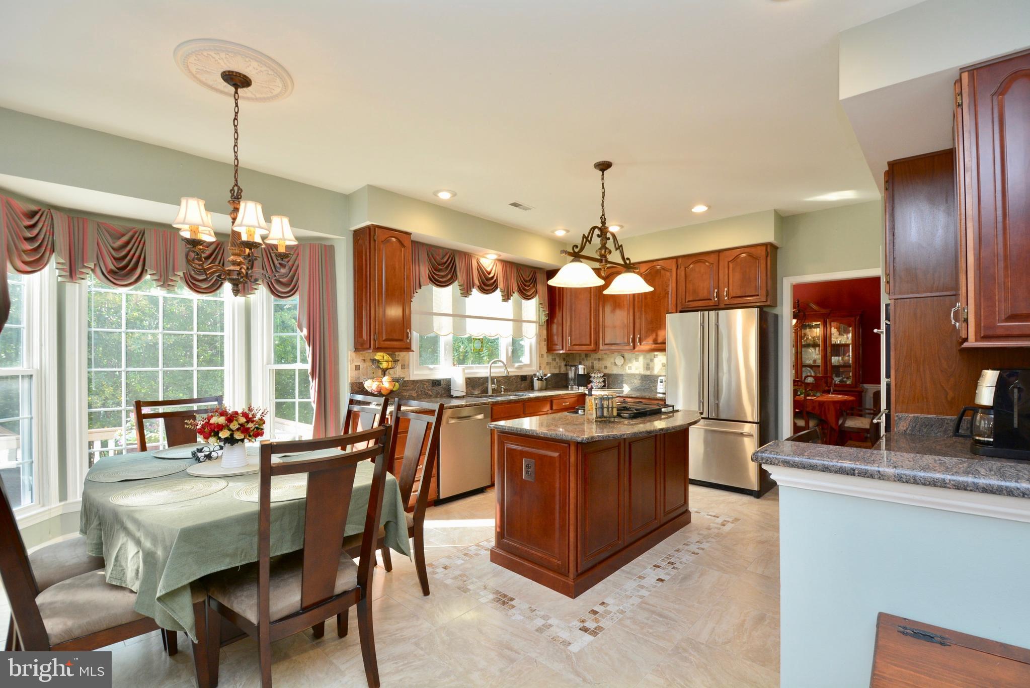 8529 Silverview Drive Lorton, VA 22079 - Photo 39 of 86 Kitchen and Breakfast Room