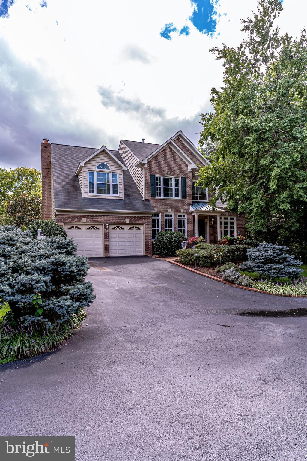 8529 Silverview Drive Lorton, VA 22079 - Photo 4 of 86 Exterior Front