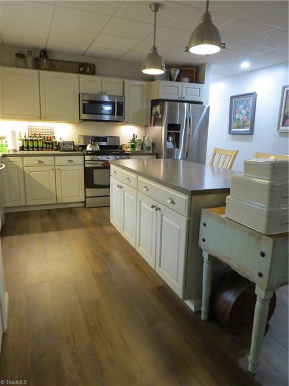 210 Gunters Hill Road Moravian Falls, NC 28654 - Photo 11 of 31 kitchen with bar