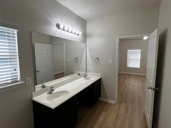 $2,800 | 10621 Sunflower Drive, Conroe, TX 77318