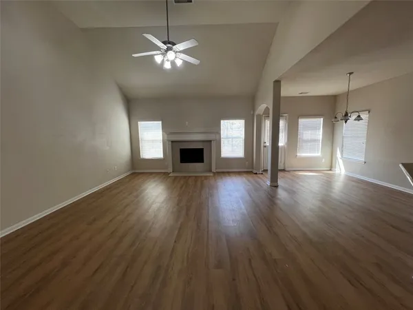 $2,800 | 10621 Sunflower Drive, Conroe, TX 77318