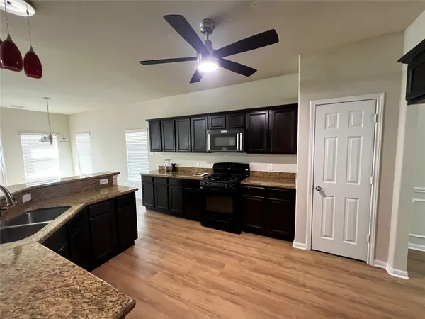 $2,800 | 10621 Sunflower Drive, Conroe, TX 77318