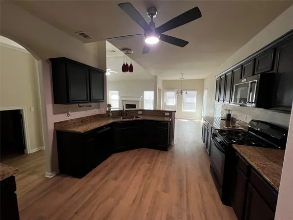 $2,800 | 10621 Sunflower Drive, Conroe, TX 77318