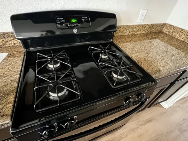 $2,800 | 10621 Sunflower Drive, Conroe, TX 77318