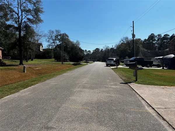 $2,800 | 10621 Sunflower Drive, Conroe, TX 77318