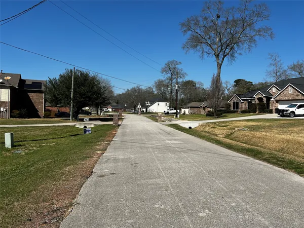 $2,800 | 10621 Sunflower Drive, Conroe, TX 77318