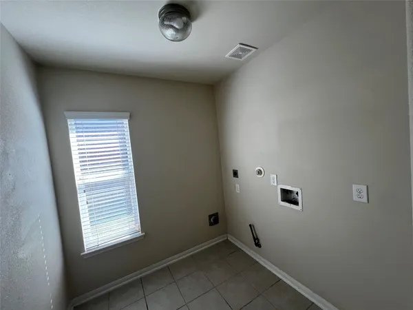 $2,800 | 10621 Sunflower Drive, Conroe, TX 77318