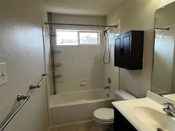 $2,800 | 10621 Sunflower Drive, Conroe, TX 77318