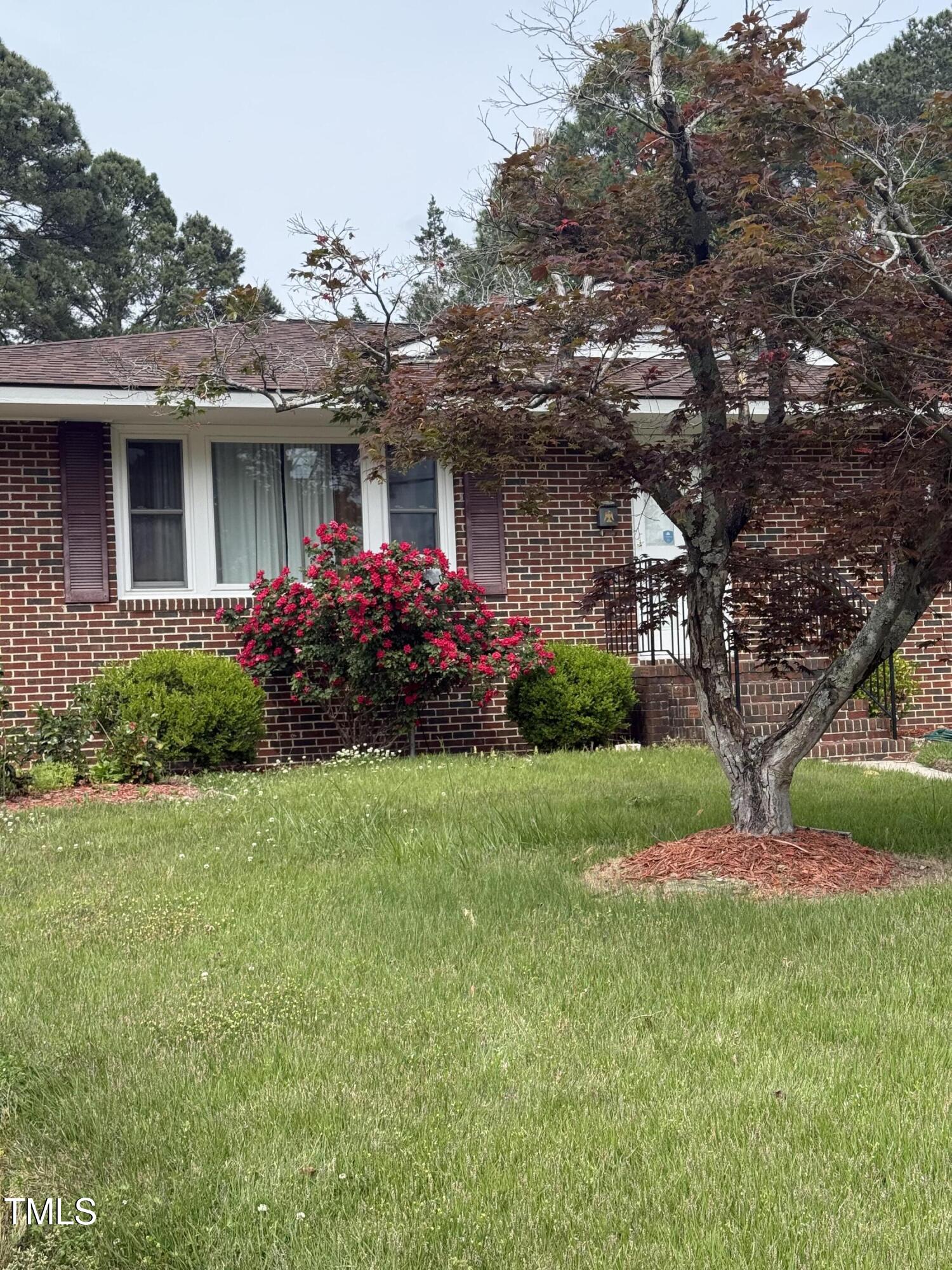 1216 Elizabeth Road West Wilson, NC 27893 - Photo 2 of 34 a front view of house with yard