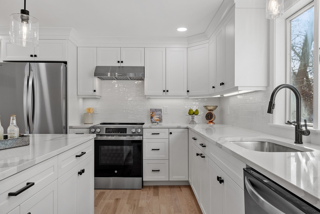11 Wadsworth Road North Reading, MA 01864 - Photo 13 of 42 Gallery Image 13