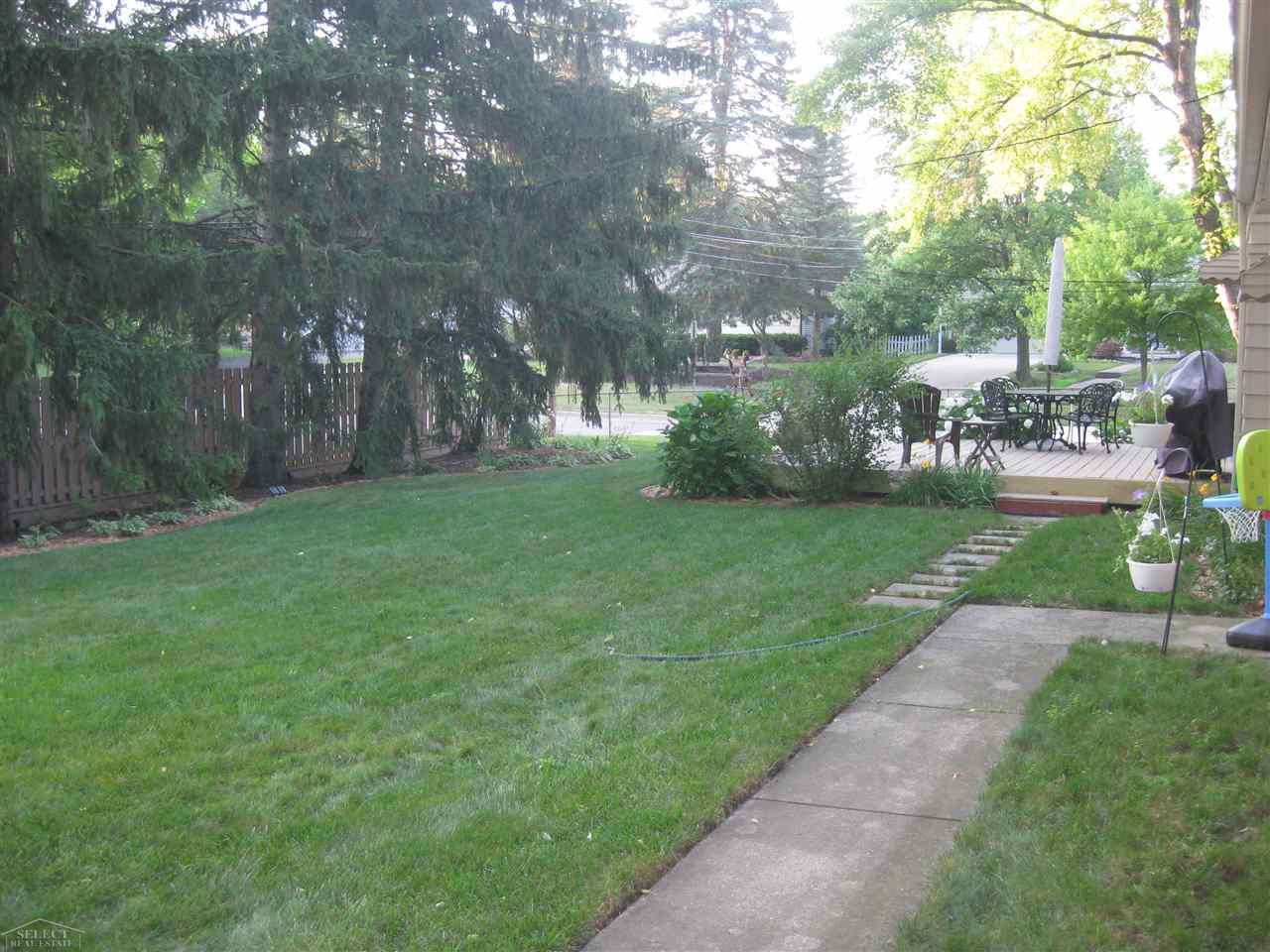 1427 Sycamore Drive Rochester, MI 48307 - Photo 7 of 24 31386952-6.JPG