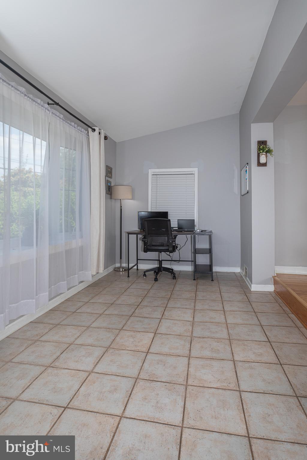 730 Fairview Road Swarthmore, PA 19081 - Photo 4 of 25 Entryway/Enclosed Porch