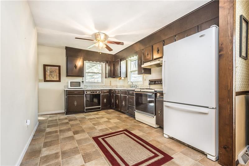 207 Steiner Bridge Road Valencia, PA 16059 - Photo 13 of 24 Large Kitchen