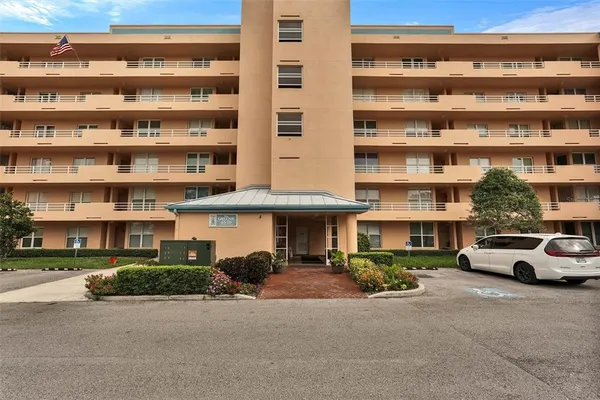 $240,000 | 4570 Pinebrook Circle, Unit 404, Bradenton, FL 34209