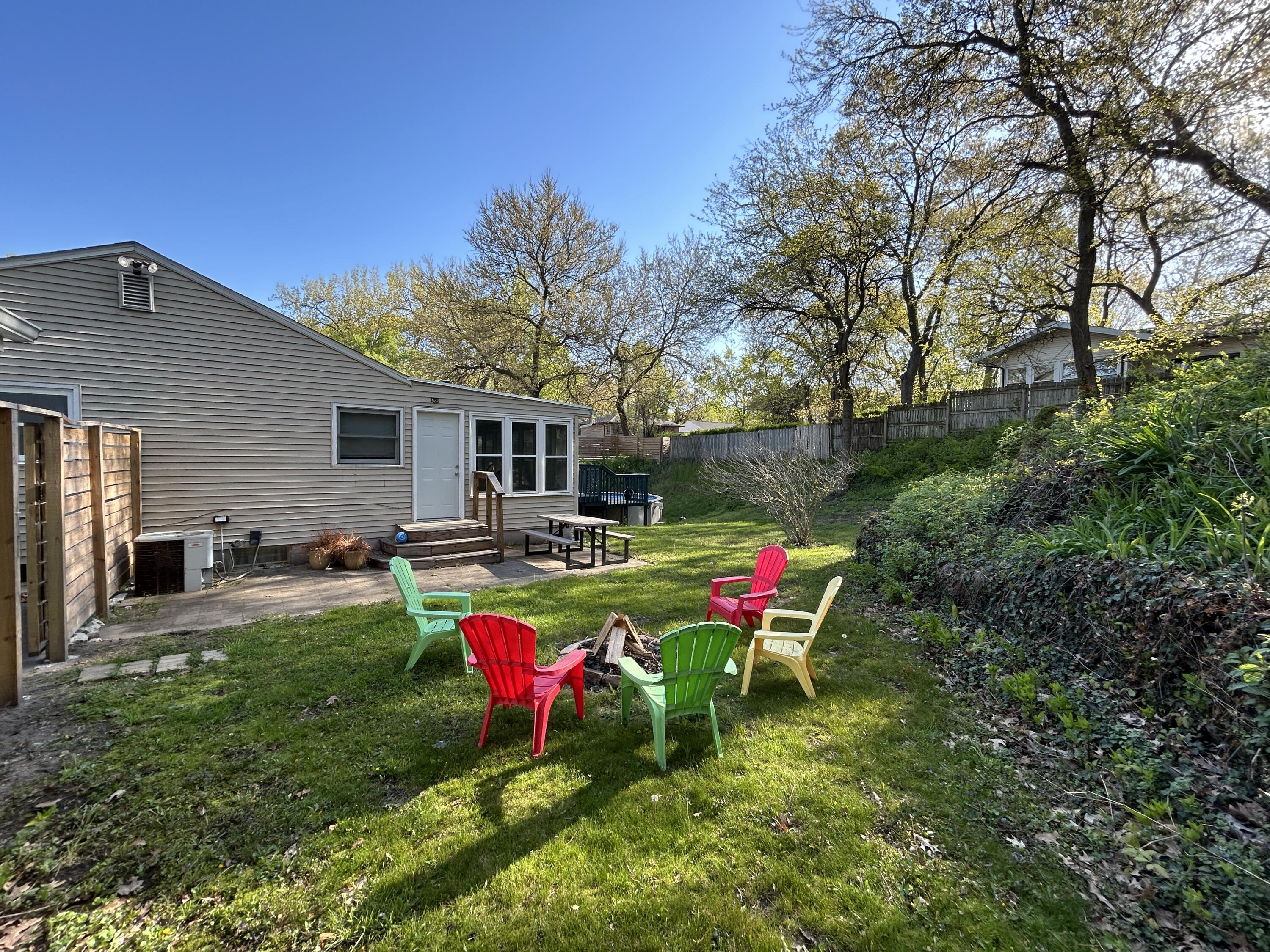 7301 Locust Avenue Gary, IN 46403 - Photo 2 of 33 3000x2250