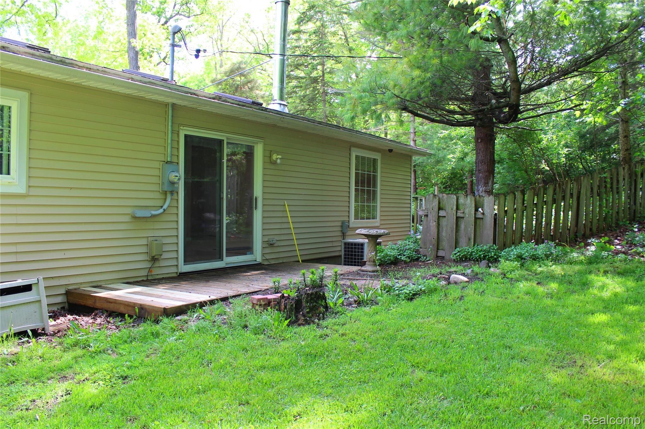 6282 Green Road Fenton, MI 48430 - Photo 15 of 55 IMG_4088.JPG