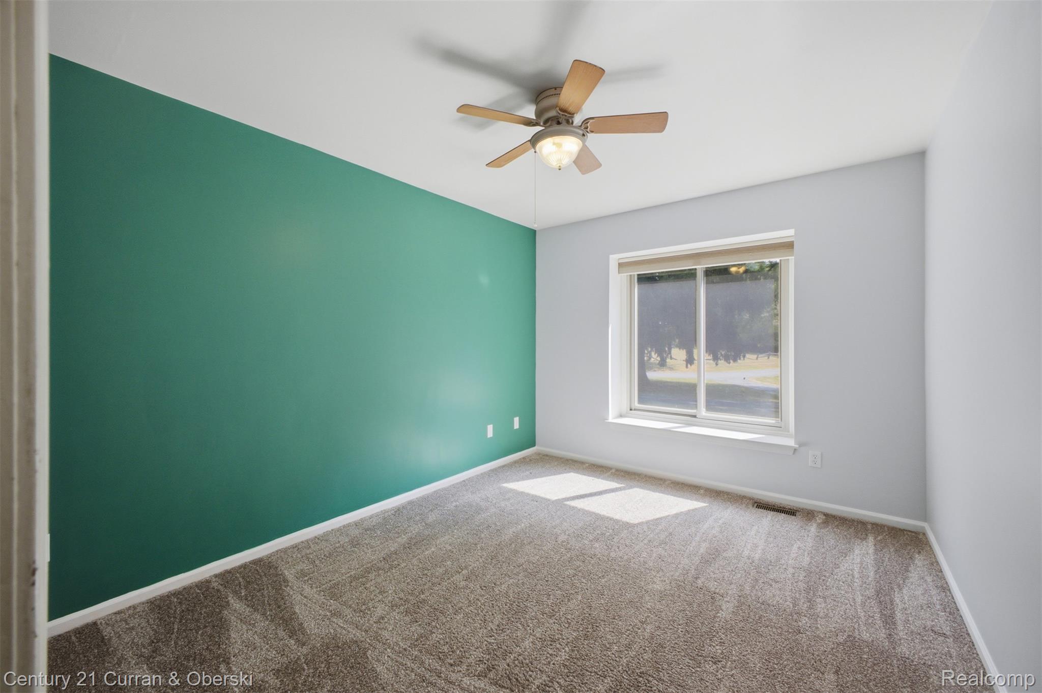 35903 Howard Road Farmington, MI 48331 - Photo 14 of 43 25.jpg