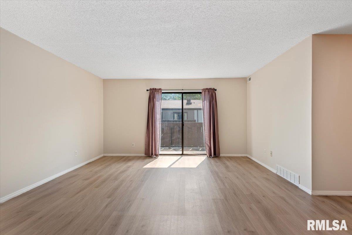 1909 Jeanette Lane, Unit 5 Springfield, IL 62702 - Photo 5 of 20 Gallery Image 5