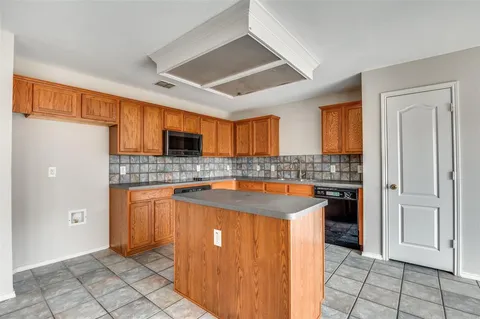 $295,000 | 213 Balsam Grove Circle, DeSoto, TX 75115