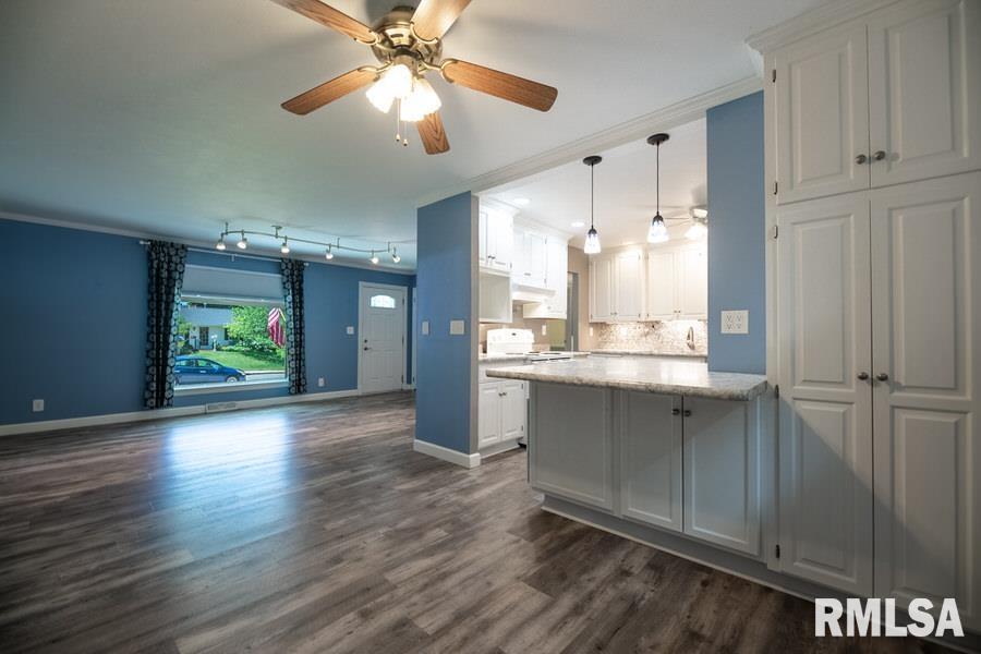 6142 North Hamilton Road Peoria, IL 61614 - Photo 12 of 49 Gallery Image 12