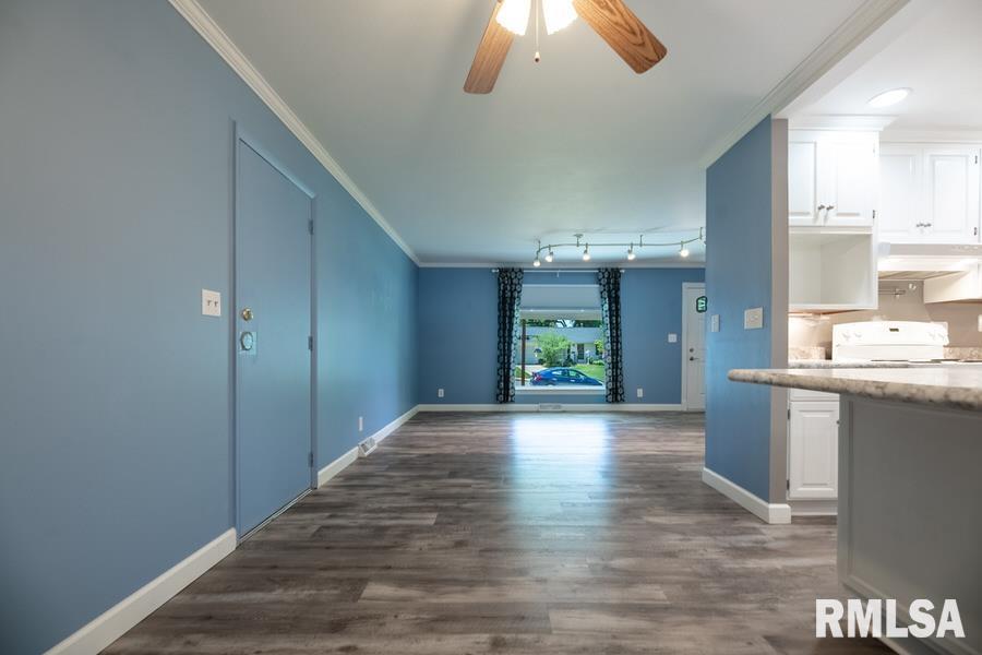 6142 North Hamilton Road Peoria, IL 61614 - Photo 13 of 49 Gallery Image 13