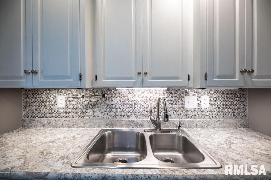 6142 North Hamilton Road Peoria, IL 61614 - Photo 8 of 49 Gallery Image 8
