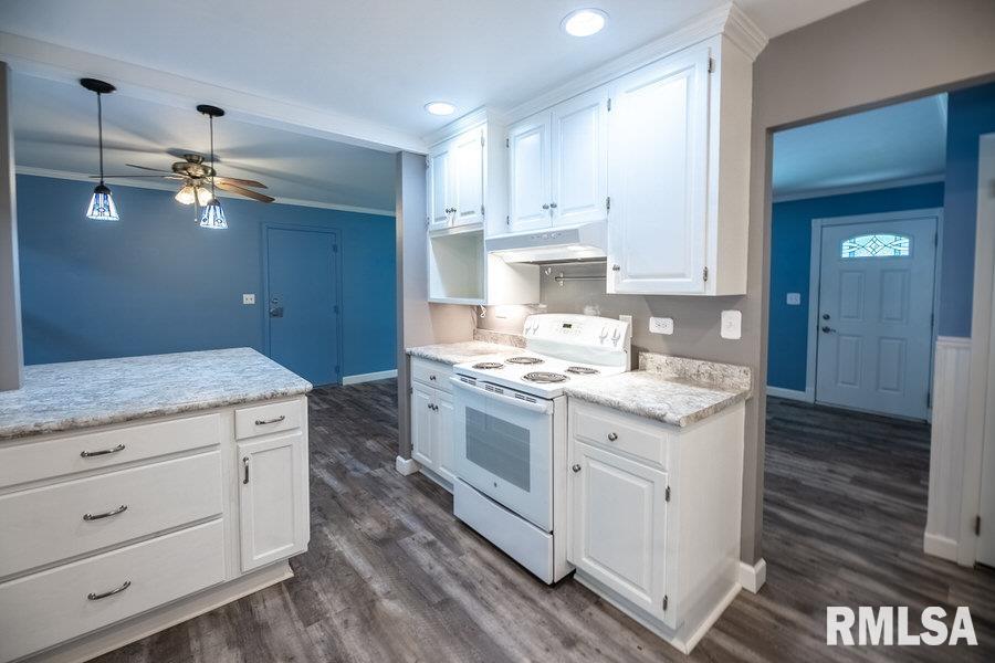 6142 North Hamilton Road Peoria, IL 61614 - Photo 9 of 49 Gallery Image 9