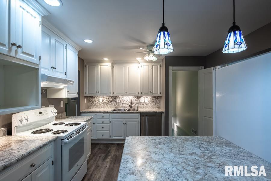 6142 North Hamilton Road Peoria, IL 61614 - Photo 10 of 49 Gallery Image 10
