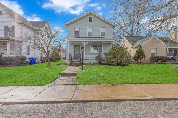 a view of a house with a yard
