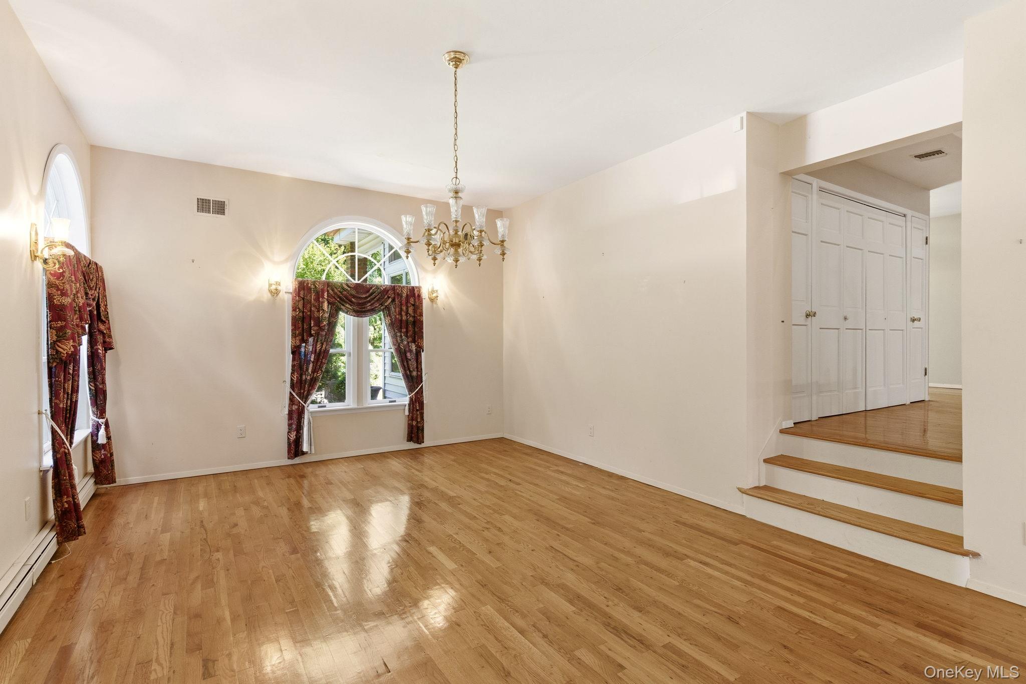 380 Duck Pond Road Locust Valley, NY 11560 - Photo 14 of 41