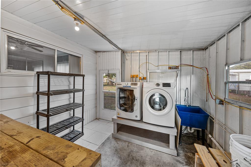 1610 Reynolds Road, Unit 72 Lakeland, FL 33801 - Photo 20 of 25 a utility room with dryer and washer