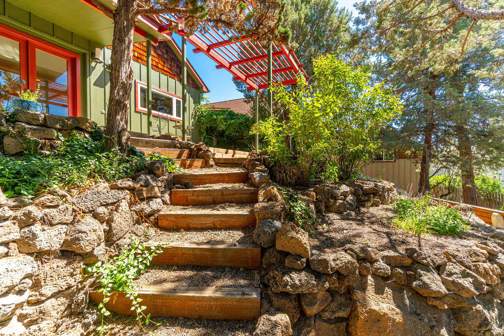 1633 Southeast Virginia Road Bend, OR 97702 - Photo 41 of 58 RileyVisuals-21