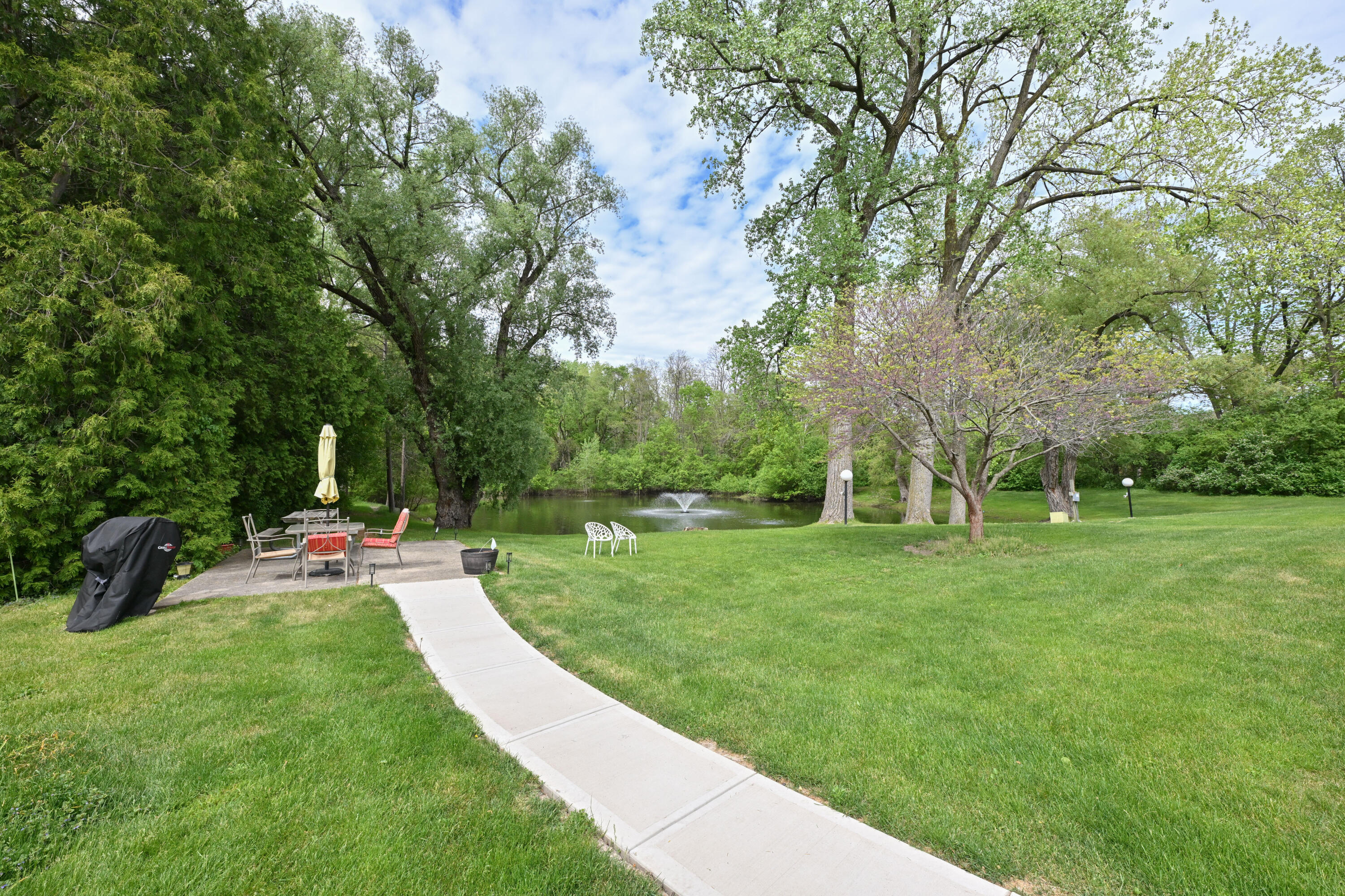1730 West Green Tree Road, Unit 104 Glendale, WI 53209 - Photo 23 of 28 walking path