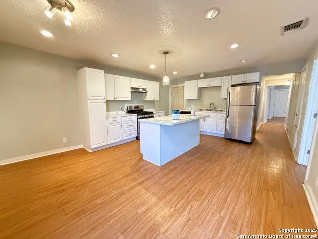 $1,250 | 816 Hays Street, San Antonio, TX 78202