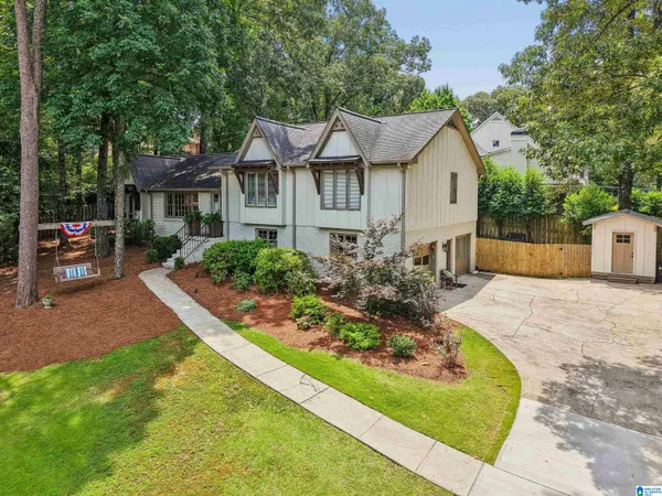 $729,000 | 2525 Brookwater Circle, Vestavia Hills, AL 35243